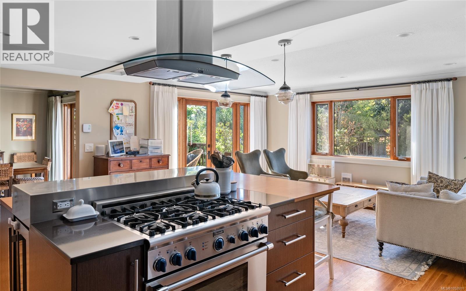 964 Newport Ave