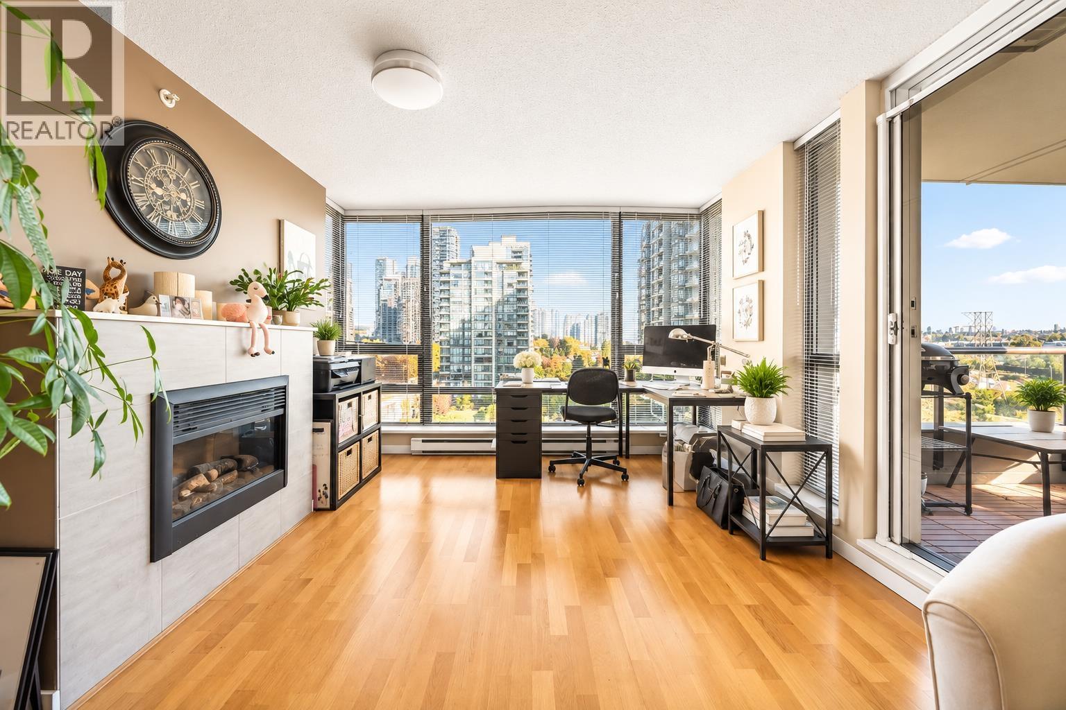 906 4118 Dawson Street Street, Burnaby, British Columbia  V5C 0A3 - Photo 1 - R3176745