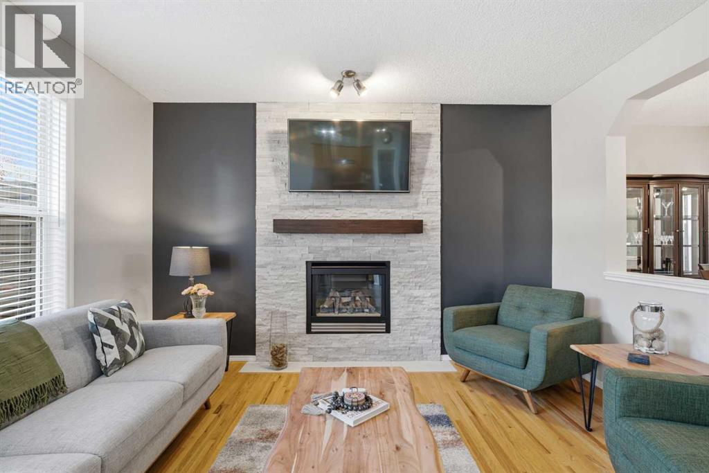 19 Chapman Way SE, Calgary, Alberta  T2X 3R1 - Photo 7 - A2352528