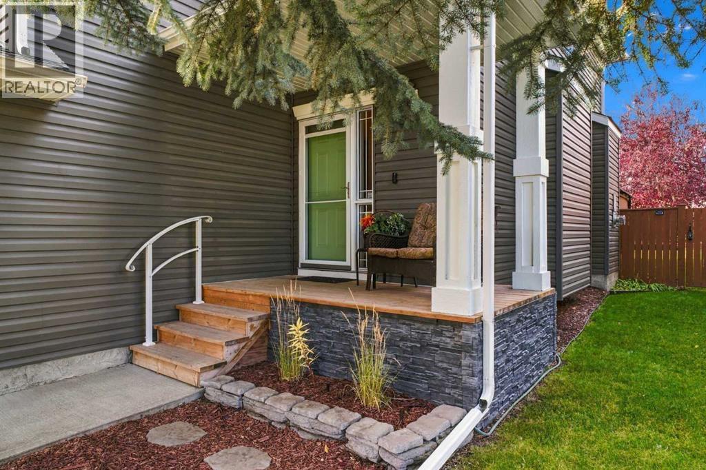 19 Chapman Way SE, Calgary, Alberta  T2X 3R1 - Photo 3 - A2352528