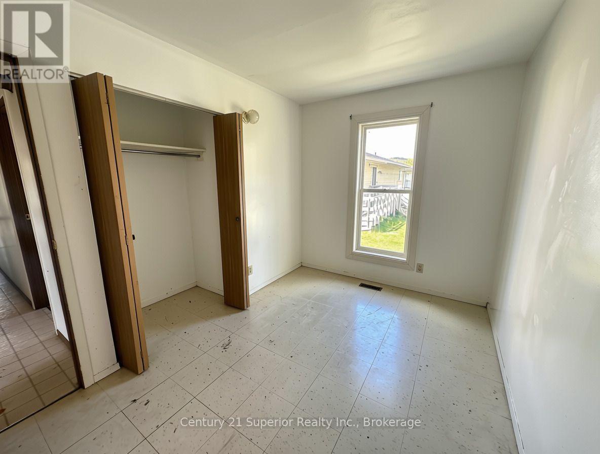 606 Peary Street, Schreiber, Ontario  P0T 2S0 - Photo 10 - X14099096