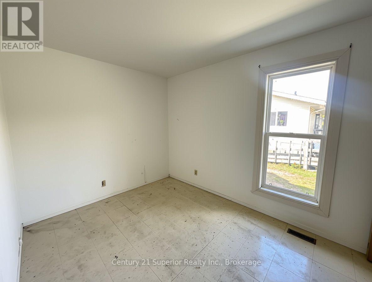 606 Peary Street, Schreiber, Ontario  P0T 2S0 - Photo 11 - X14099096
