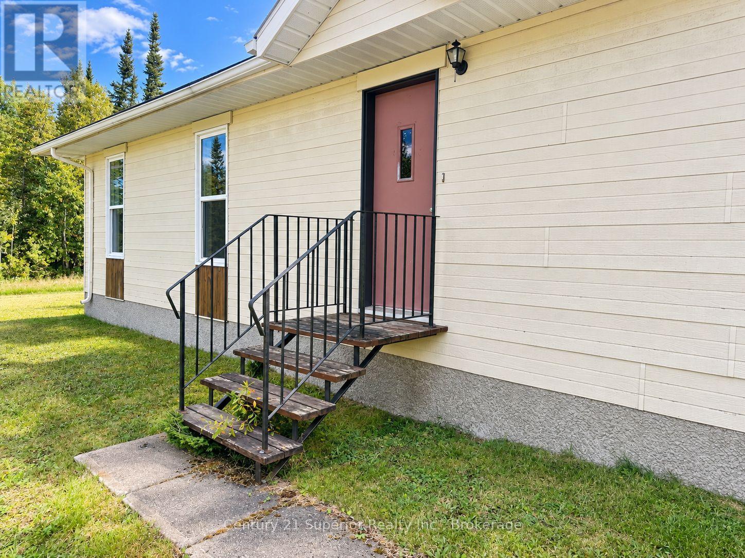 606 Peary Street, Schreiber, Ontario  P0T 2S0 - Photo 2 - X14099096