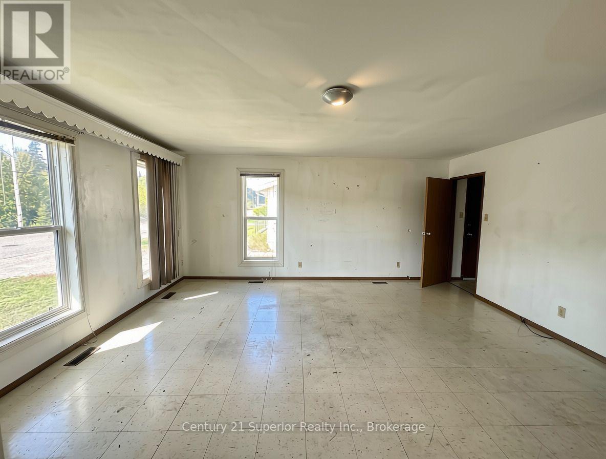 606 Peary Street, Schreiber, Ontario  P0T 2S0 - Photo 5 - X14099096
