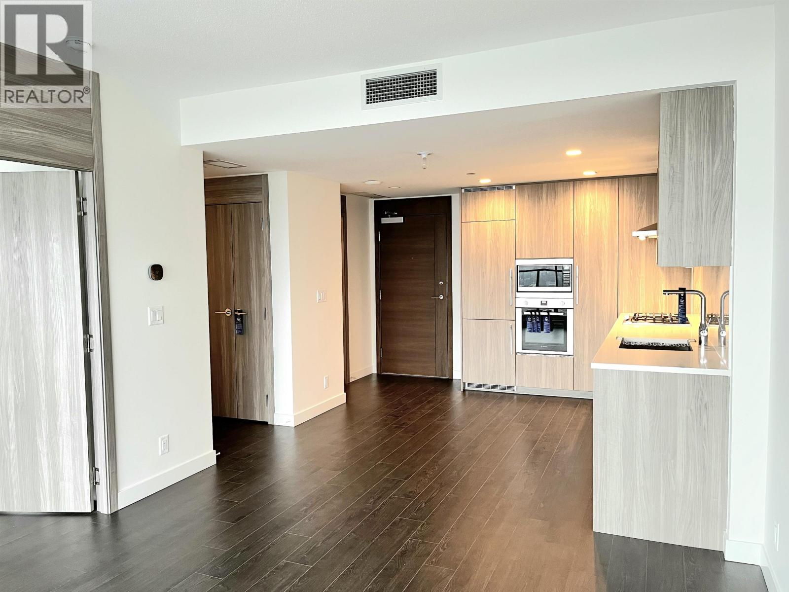 4308 4880 LOUGHEED HIGHWAY