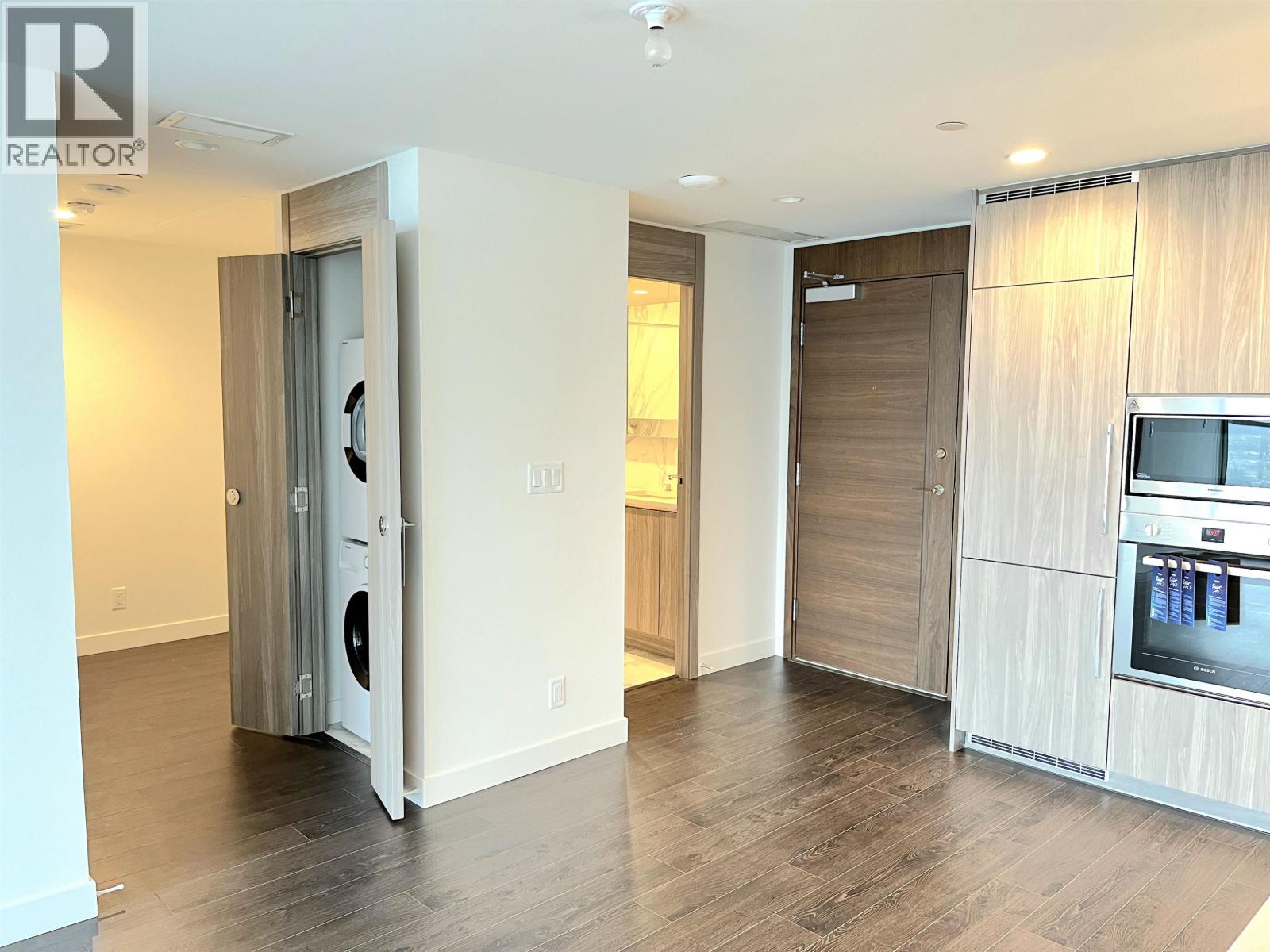 4308 4880 LOUGHEED HIGHWAY