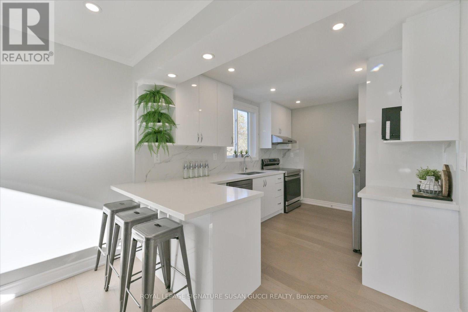 22 Holland Avenue, Toronto, Ontario  M4B 2C5 - Photo 11 - E14099122