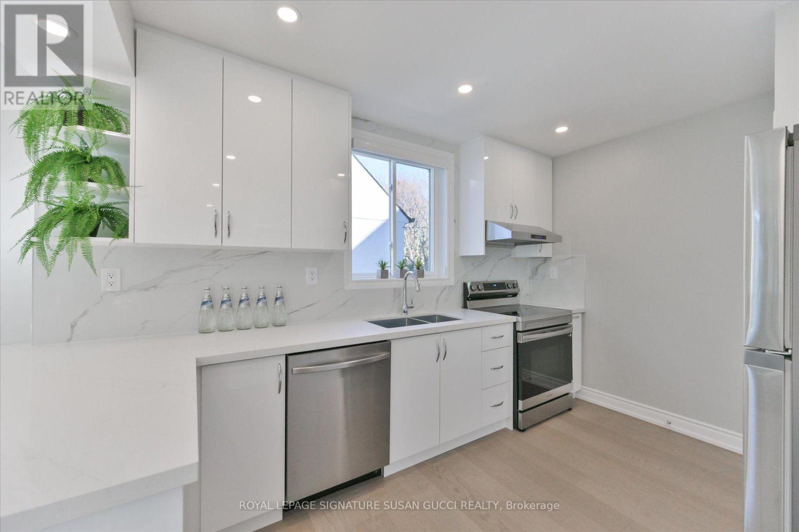 22 Holland Avenue, Toronto, Ontario  M4B 2C5 - Photo 12 - E14099122