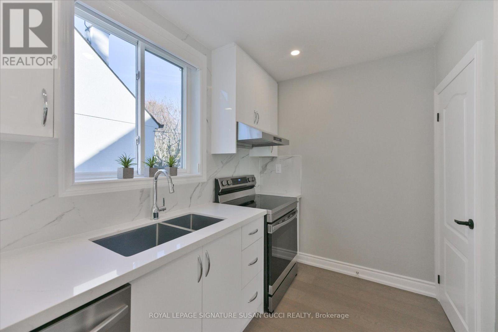 22 Holland Avenue, Toronto, Ontario  M4B 2C5 - Photo 14 - E14099122