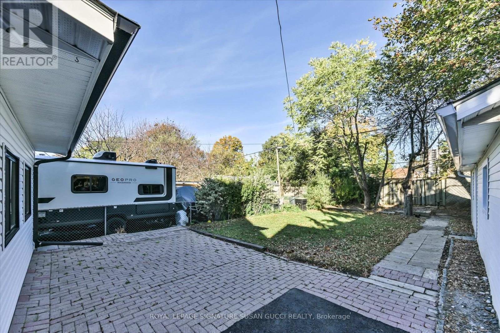 22 Holland Avenue, Toronto, Ontario  M4B 2C5 - Photo 35 - E14099122