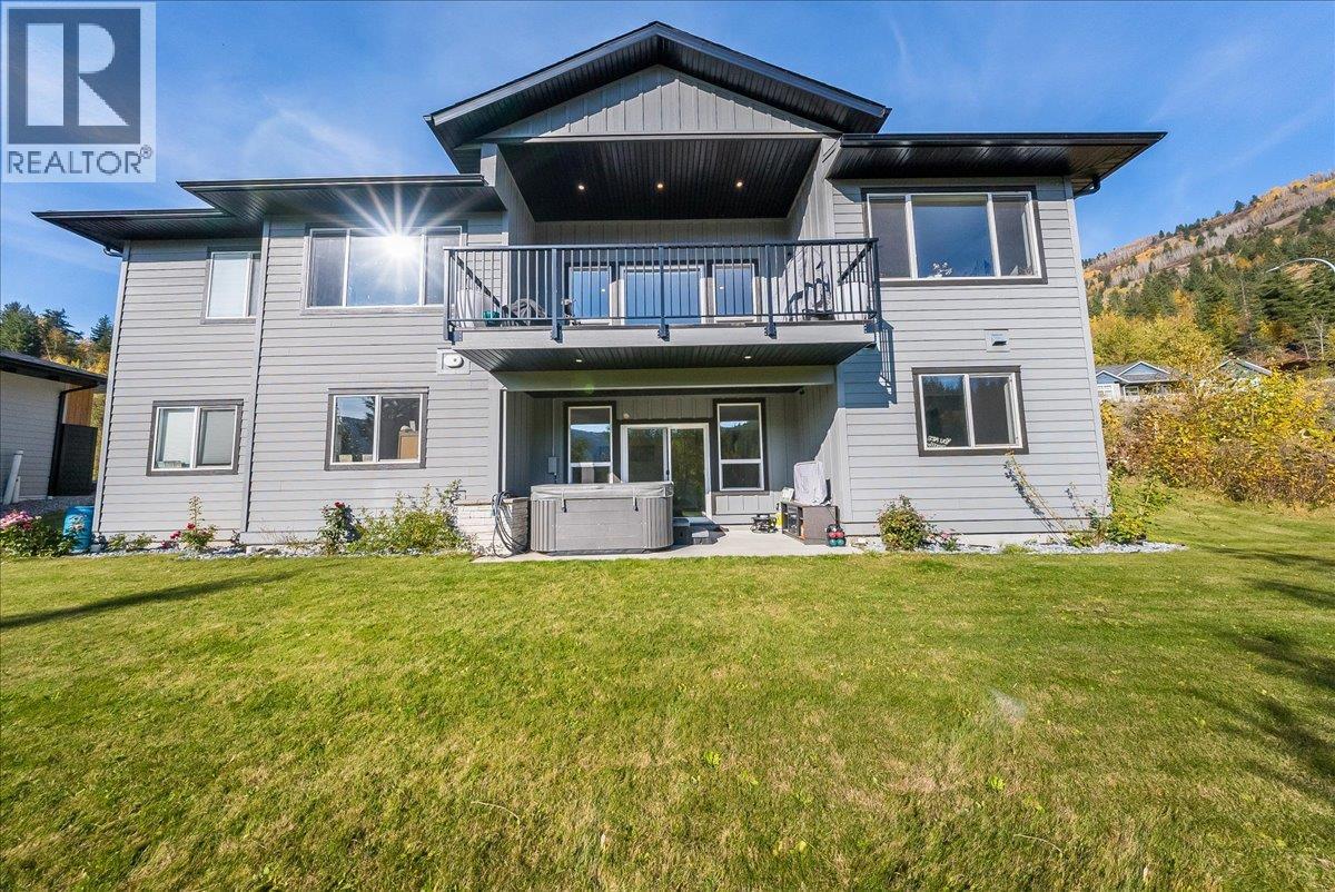 2440 Mcbride Street, Trail, British Columbia  V1R 3A6 - Photo 55 - 10403971