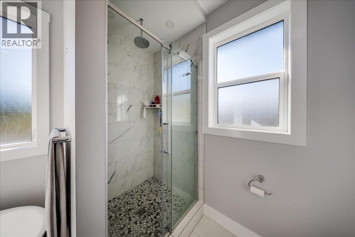 2440 Mcbride Street, Trail, British Columbia  V1R 3A6 - Photo 23 - 10403971