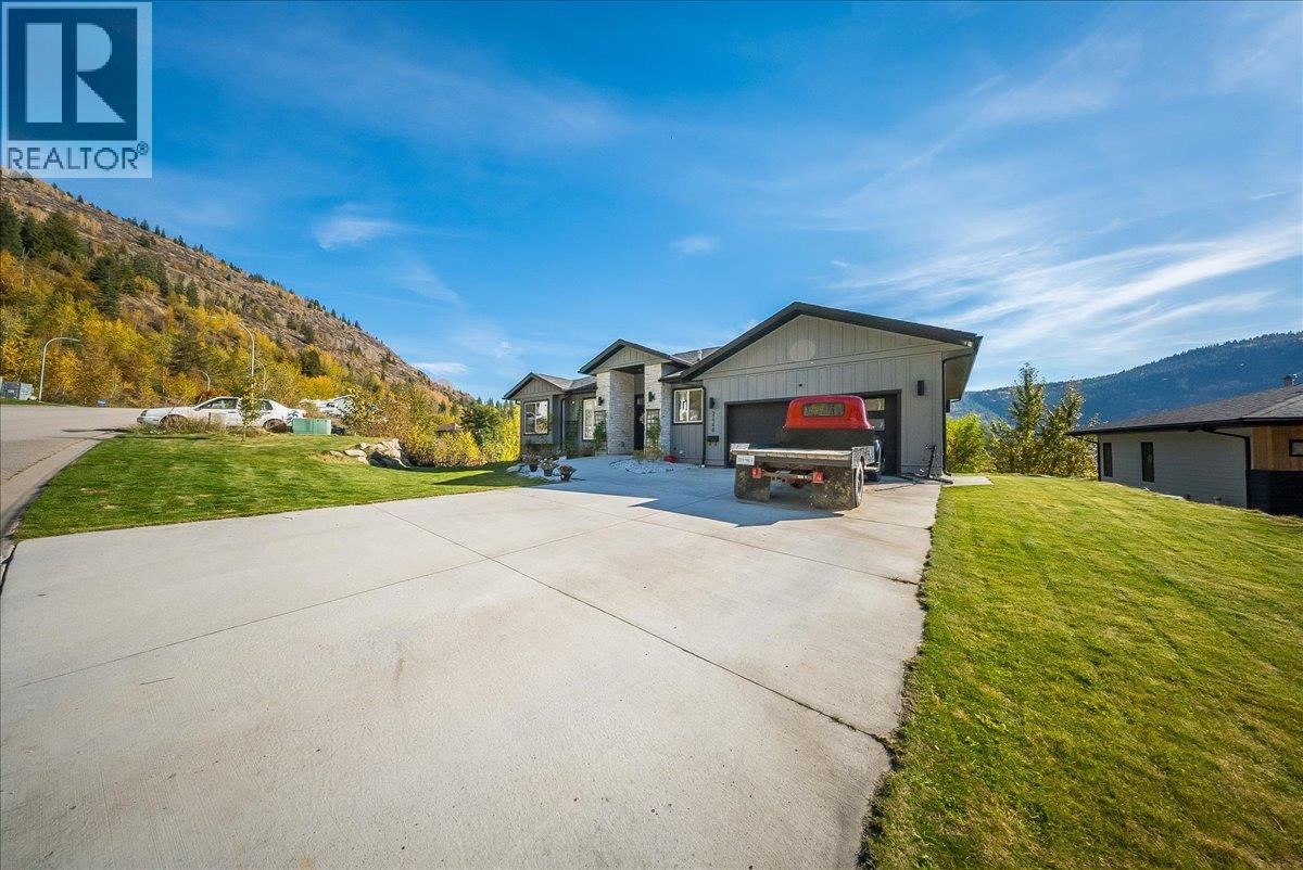 2440 Mcbride Street, Trail, British Columbia  V1R 3A6 - Photo 49 - 10403971