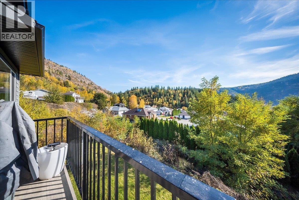 2440 Mcbride Street, Trail, British Columbia  V1R 3A6 - Photo 32 - 10403971
