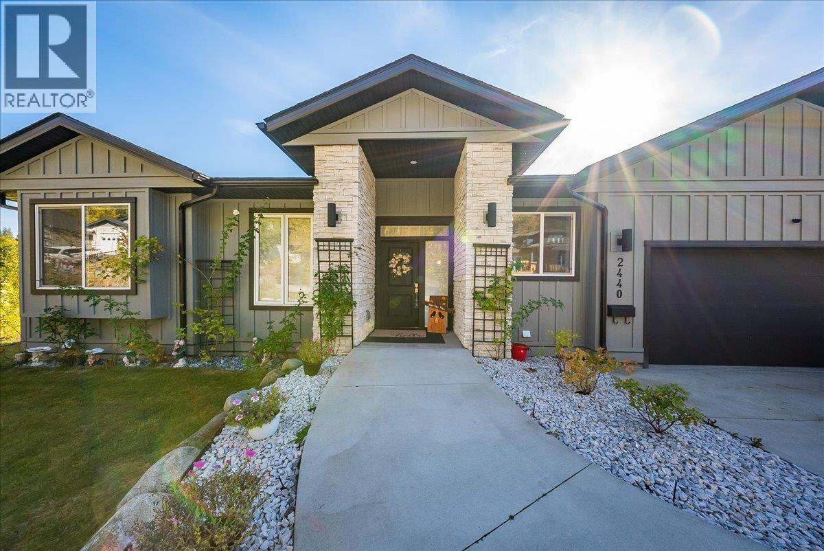2440 Mcbride Street, Trail, British Columbia  V1R 3A6 - Photo 52 - 10403971