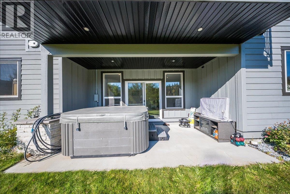 2440 Mcbride Street, Trail, British Columbia  V1R 3A6 - Photo 57 - 10403971