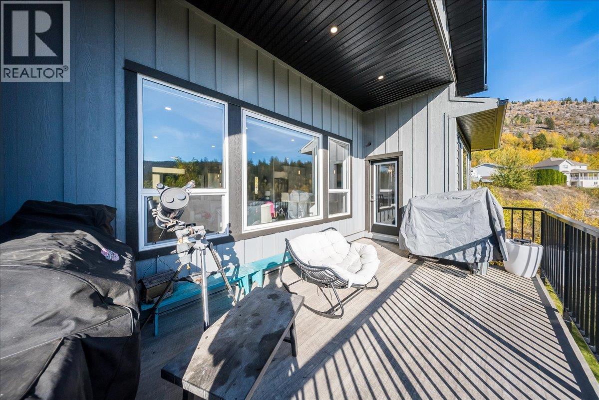 2440 Mcbride Street, Trail, British Columbia  V1R 3A6 - Photo 33 - 10403971