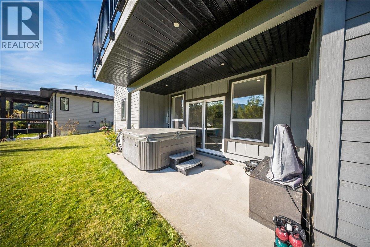 2440 Mcbride Street, Trail, British Columbia  V1R 3A6 - Photo 56 - 10403971
