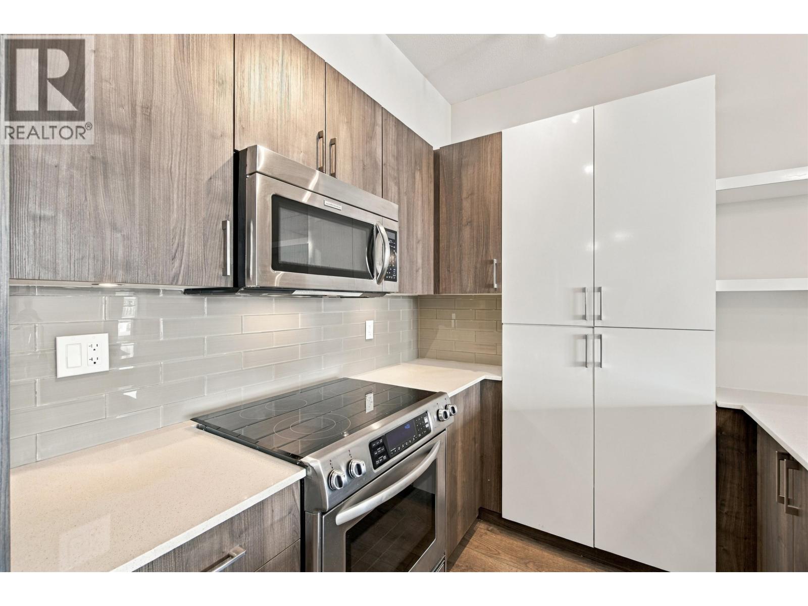 410 630 Como Lake Avenue, Coquitlam, British Columbia  V3J 0E4 - Photo 2 - R3176695