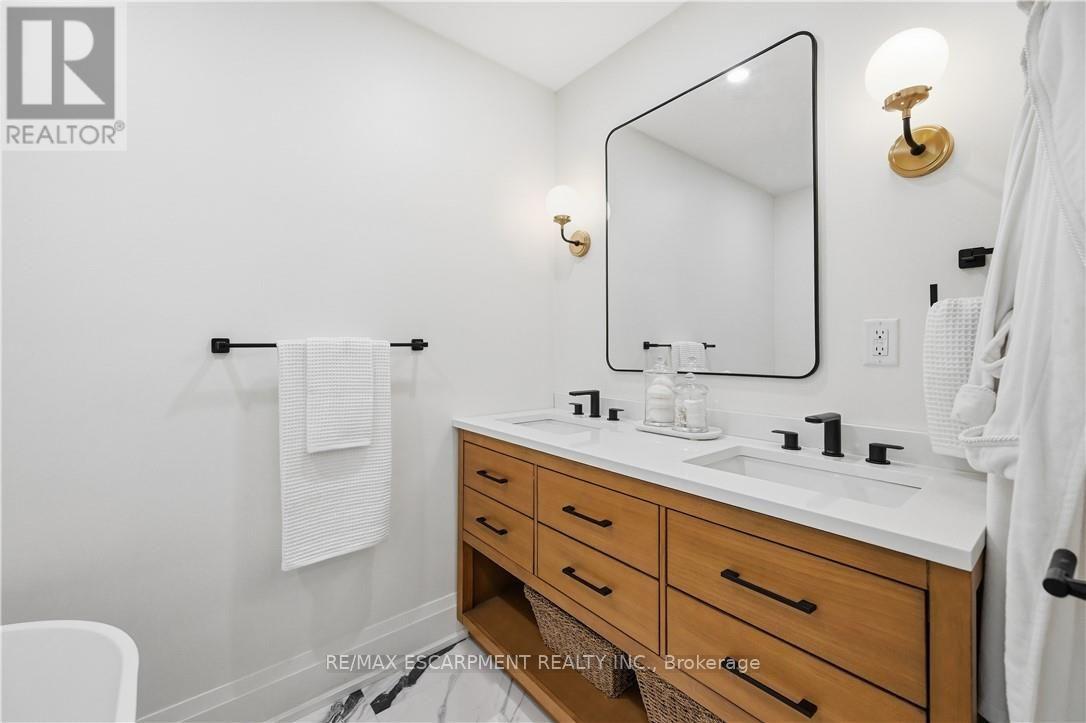 869 Condor Drive, Burlington, Ontario  L7T 3A8 - Photo 20 - W14099060