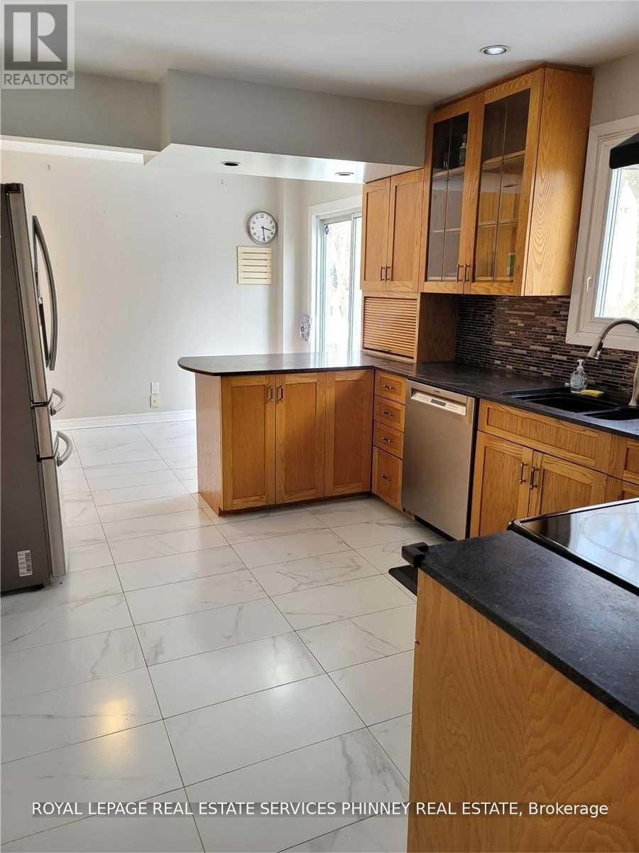 1004 Cutler Court, Mississauga, Ontario  L5H 4C9 - Photo 6 - W14099086