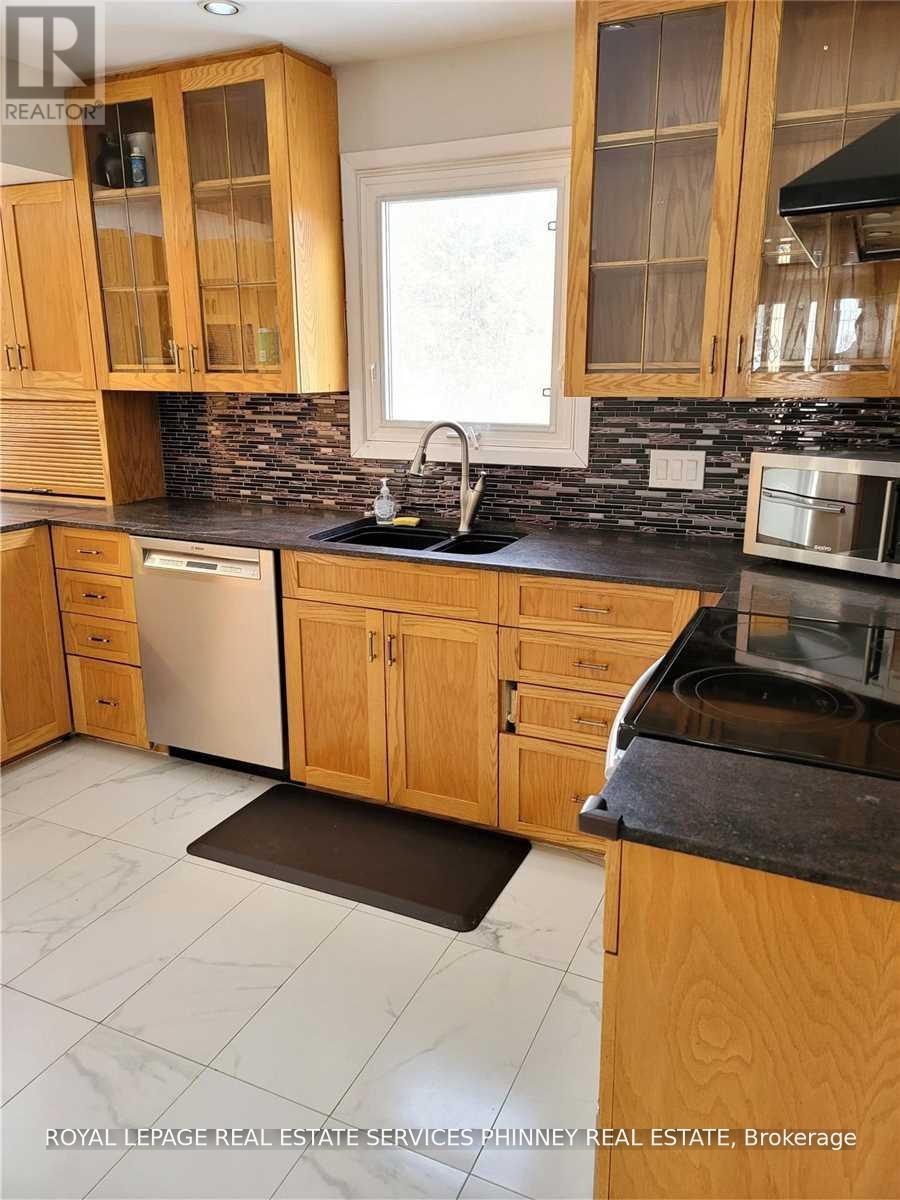 1004 Cutler Court, Mississauga, Ontario  L5H 4C9 - Photo 7 - W14099086
