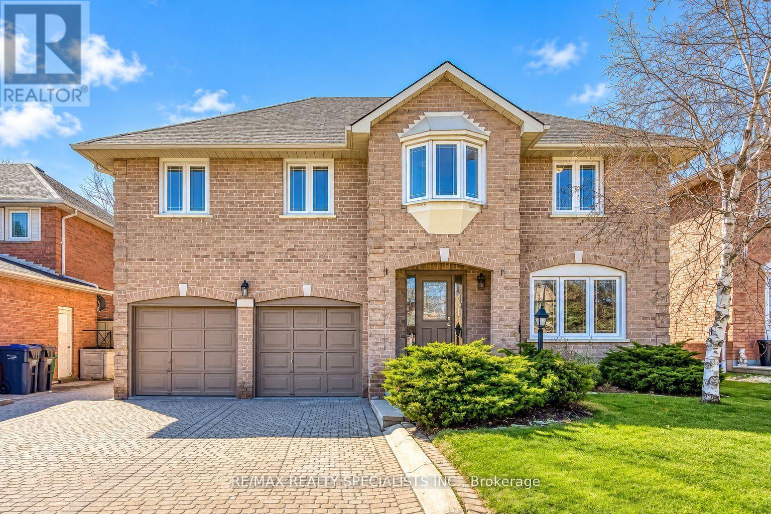 102 SUNFOREST DRIVE, Brampton, Ontario