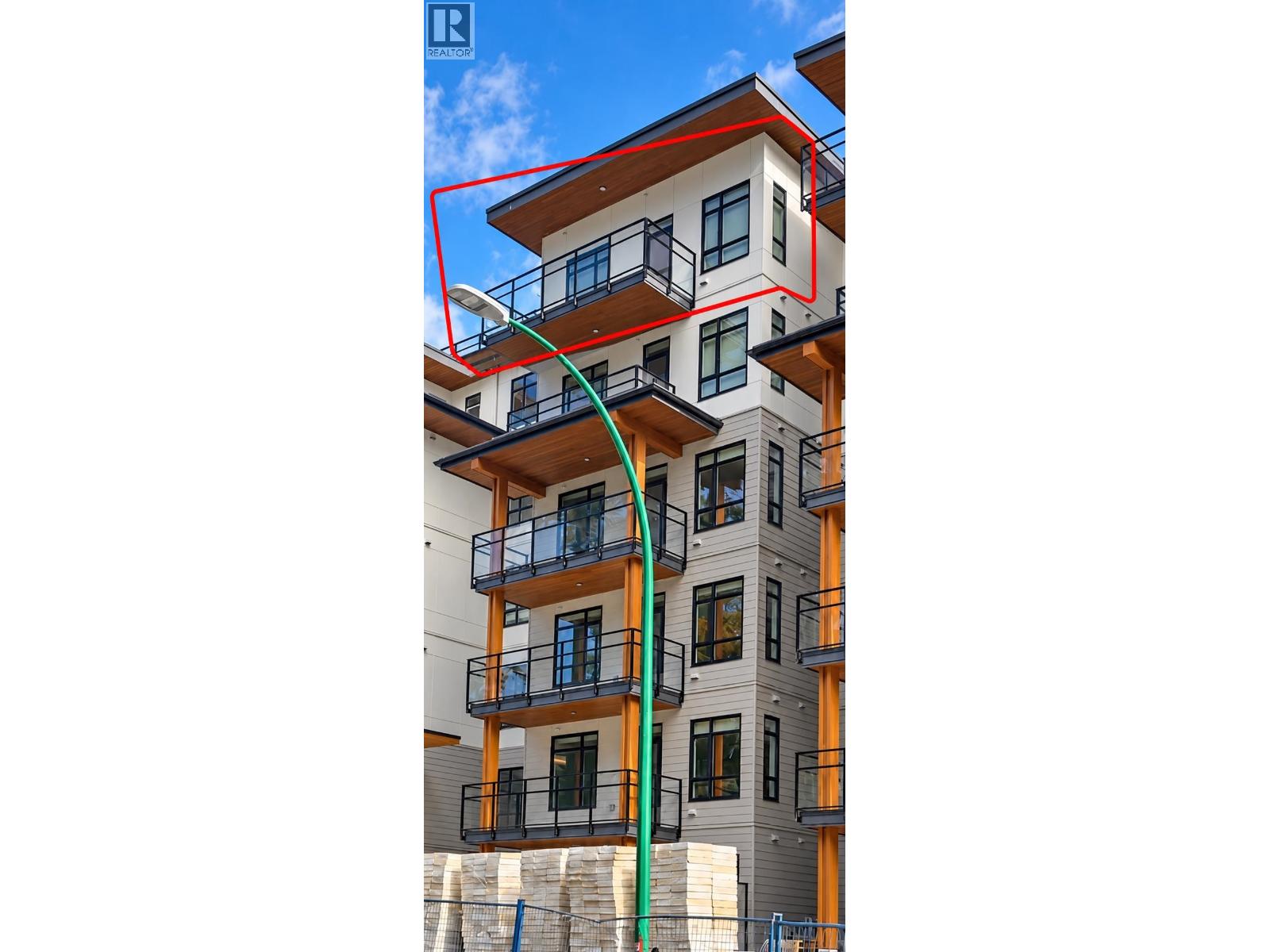 610 968 LYTTON STREET, north vancouver, British Columbia