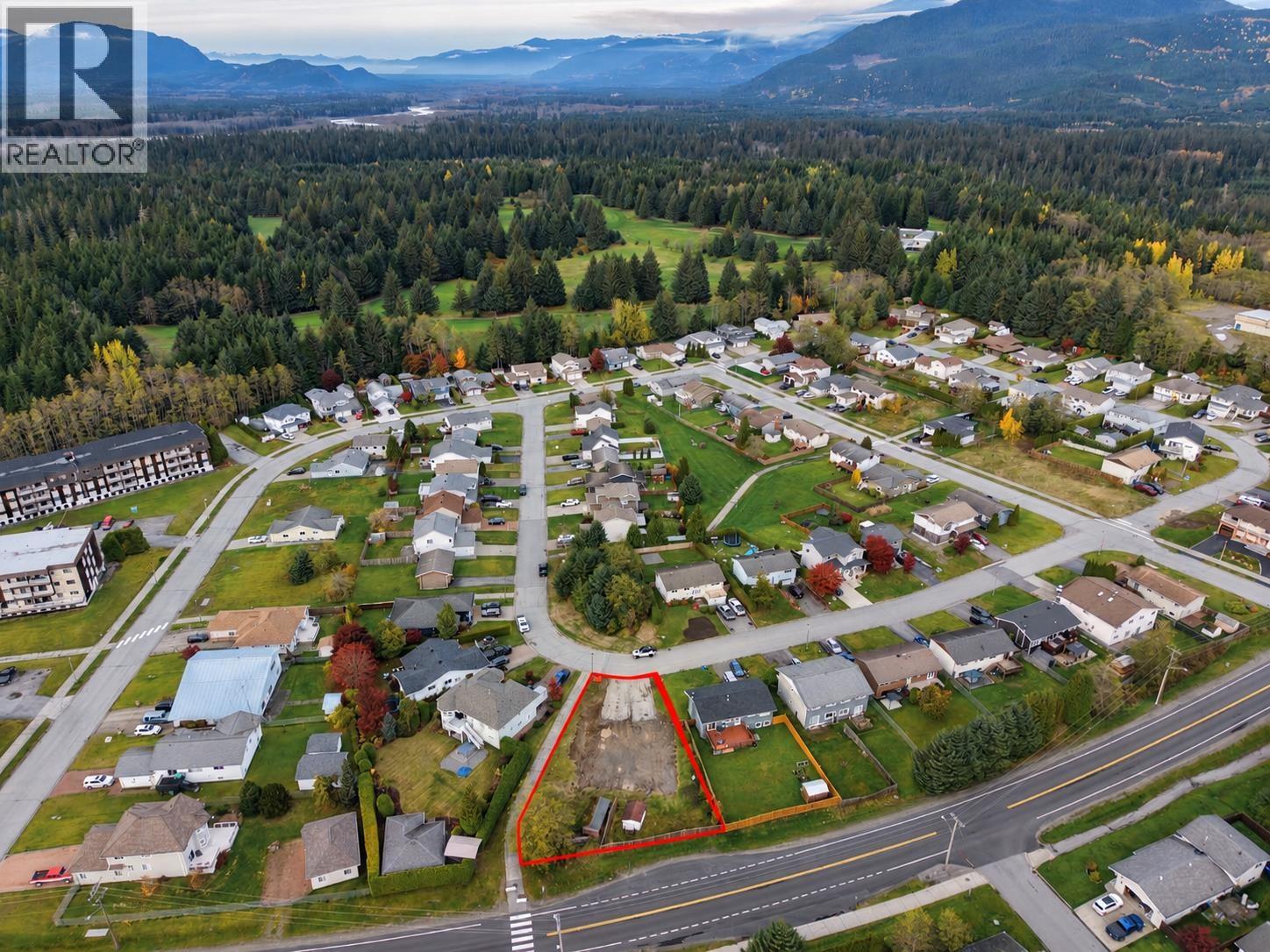 37 Hallman Street, Kitimat, British Columbia  V8C 2P9 - Photo 2 - R3177043