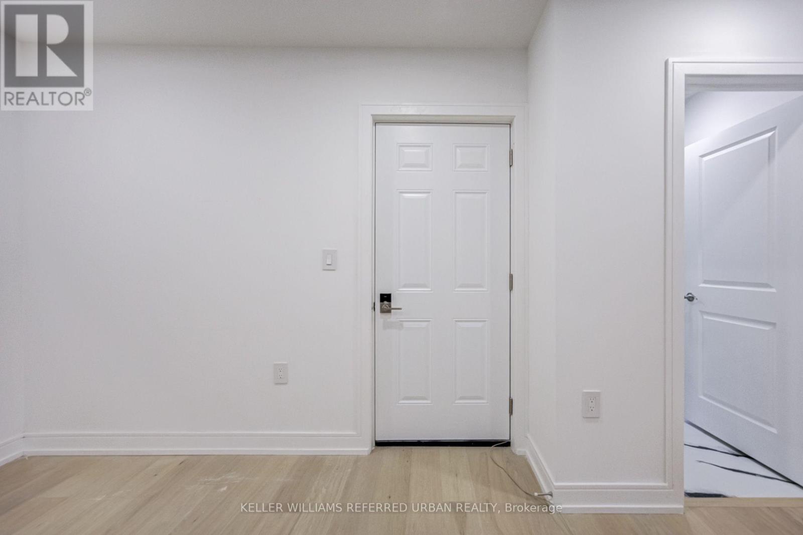 3455 Yonge Street, Toronto, Ontario  M4N 2N3 - Photo 5 - C14099300