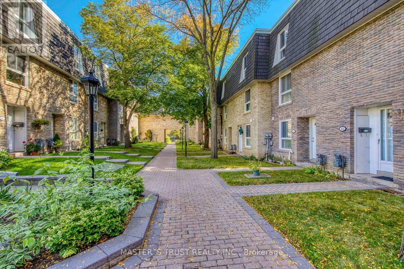 44 Tangle Briar Way, Toronto, Ontario  M2J 2M4 - Photo 3 - C14099302