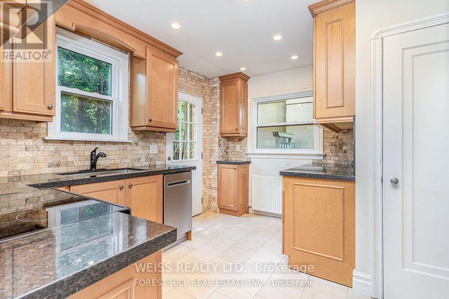 65 Prince Charles Drive, Toronto, Ontario  M6A 2H4 - Photo 6 - C14099404