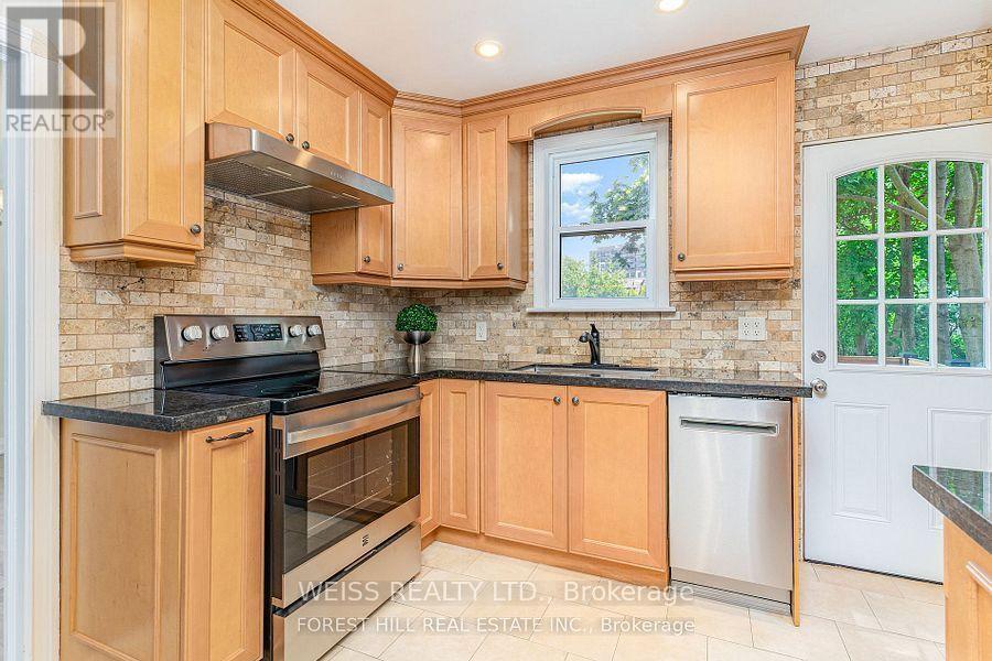 65 Prince Charles Drive, Toronto, Ontario  M6A 2H4 - Photo 7 - C14099404