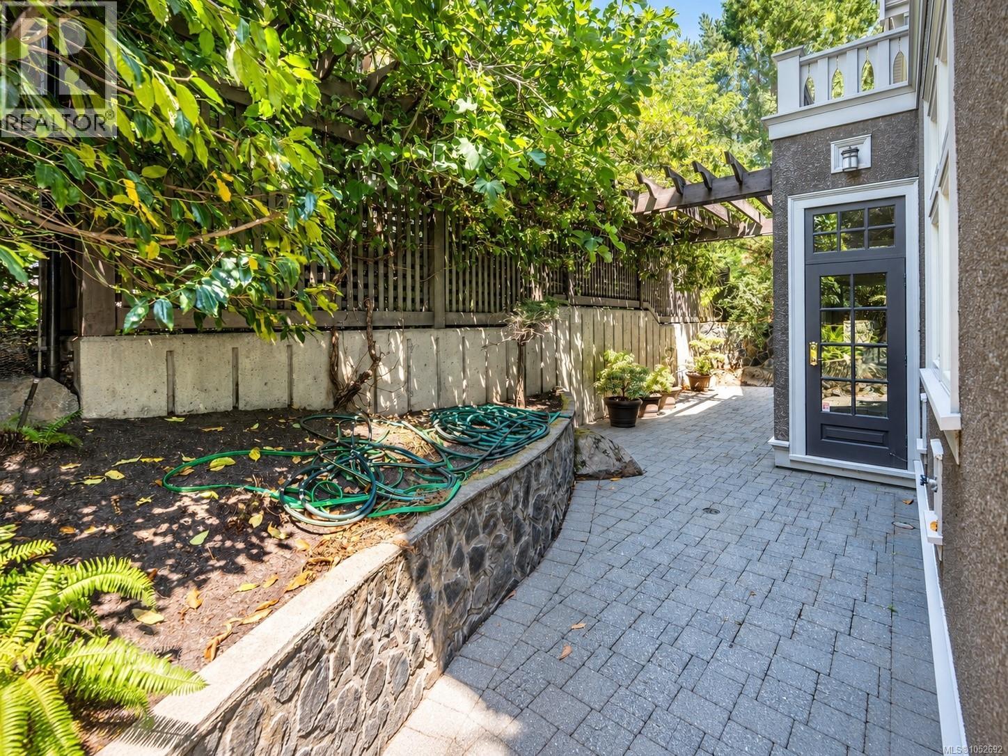 1568 Montgomery Ave