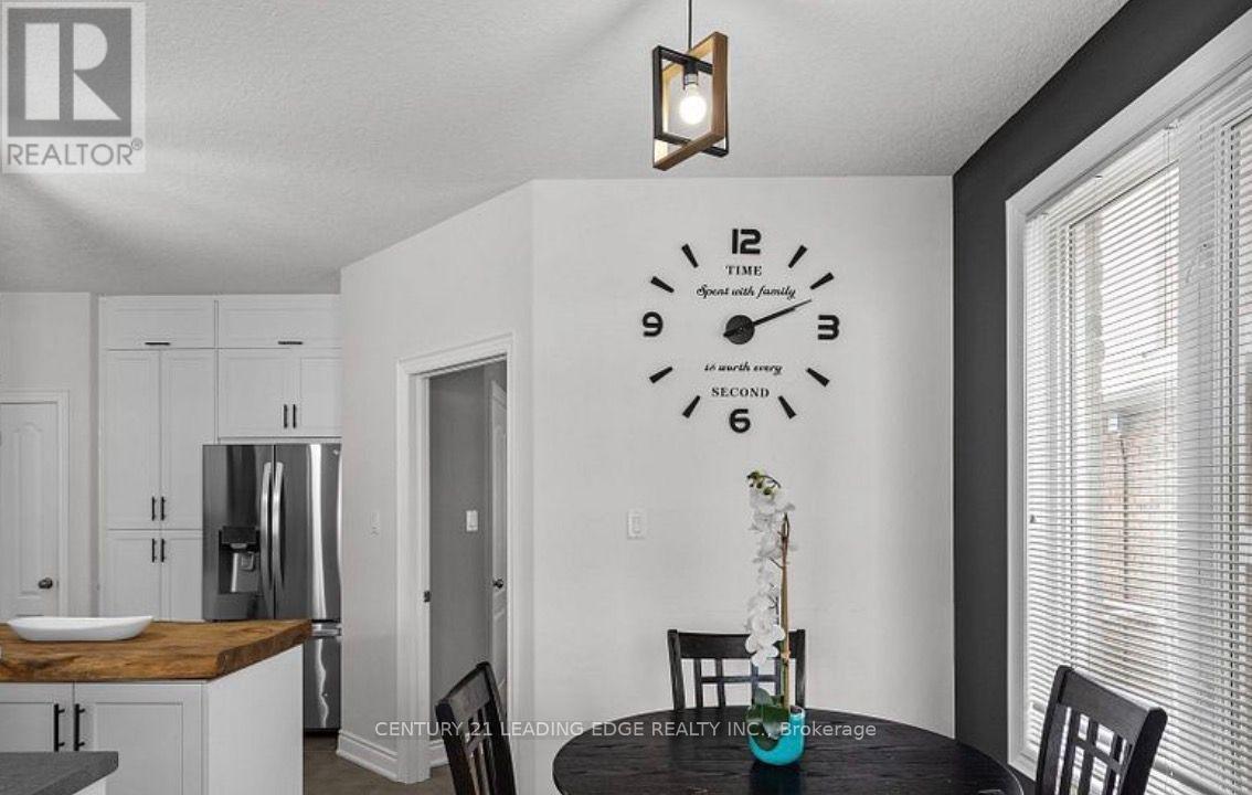 9 Kierland Road, Barrie (Ardagh), Ontario  L4N 6G5 - Photo 5 - S14099190