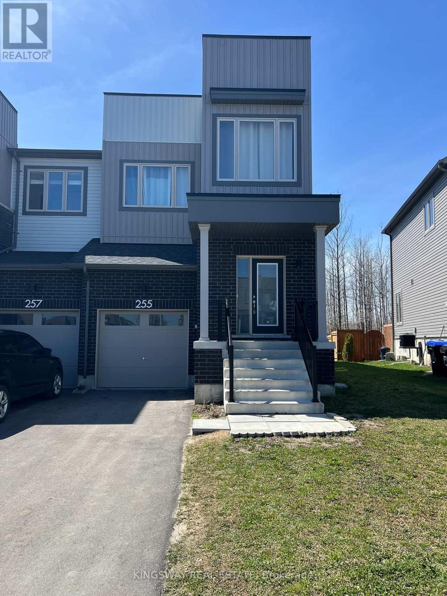 255 Atkinson Street, Clearview, Ontario  L0M 1S0 - Photo 2 - S14099310