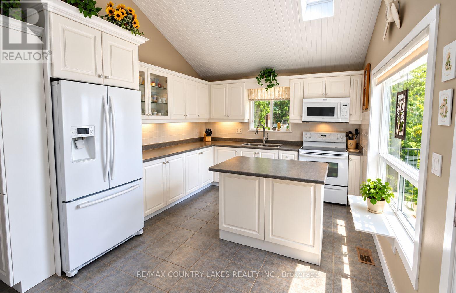 27 Hillcrest Avenue, Kawartha Lakes, Ontario  K0M 2B0 - Photo 10 - X13856358