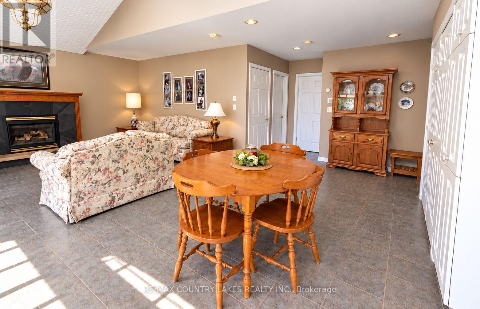 27 Hillcrest Avenue, Kawartha Lakes, Ontario  K0M 2B0 - Photo 14 - X13856358