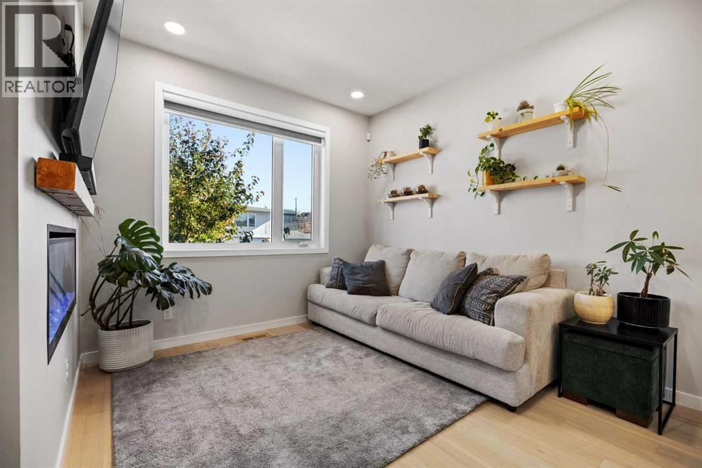 2127 12 Street Nw, Calgary, Alberta  T2M 3M8 - Photo 3 - A2353323