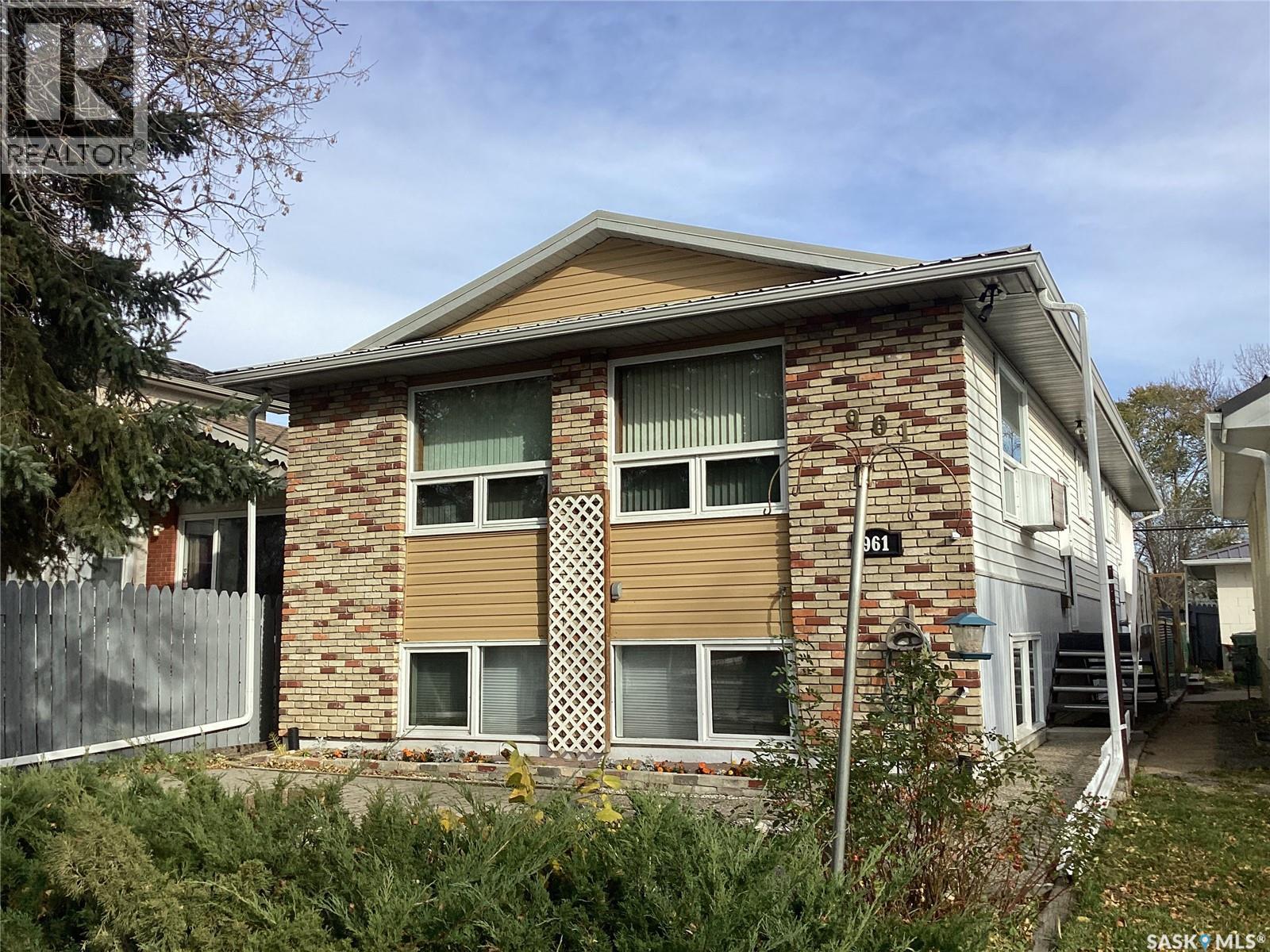 961 Athol Street, Regina, Saskatchewan  S4T 3B8 - Photo 1 - SK051510