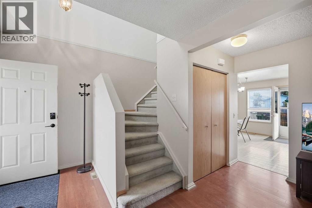 37 Appleside Close Se, Calgary, Alberta  T2A 7T8 - Photo 6 - A2351592