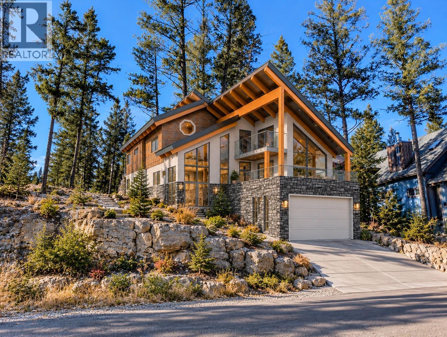 2476 CASTLESTONE Drive, Invermere, British Columbia