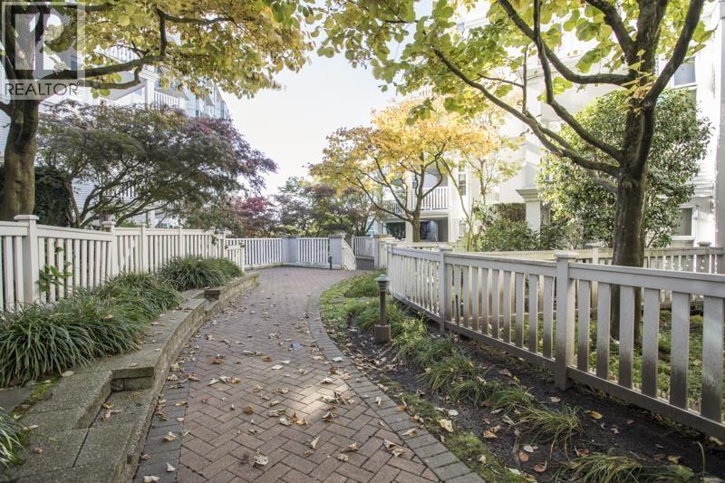 206 137 E 1st Street, North Vancouver, British Columbia  V7L 1B2 - Photo 2 - R3176997