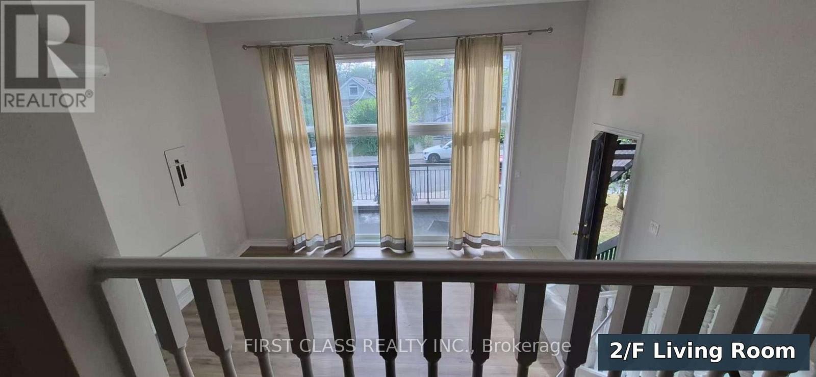 301 Rhodes Avenue, Toronto, Ontario  M4L 3A4 - Photo 9 - E14082358
