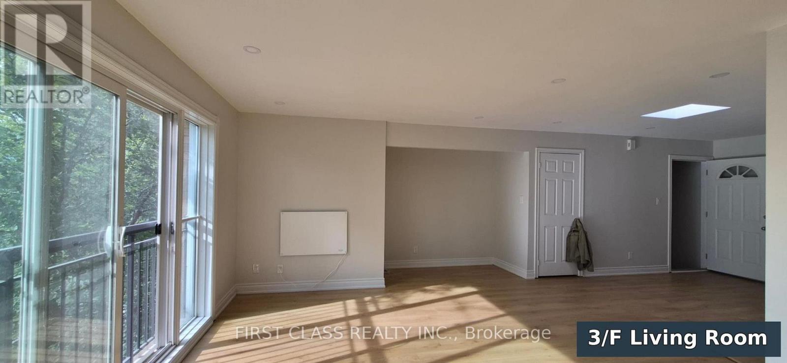 301 Rhodes Avenue, Toronto, Ontario  M4L 3A4 - Photo 15 - E14082358
