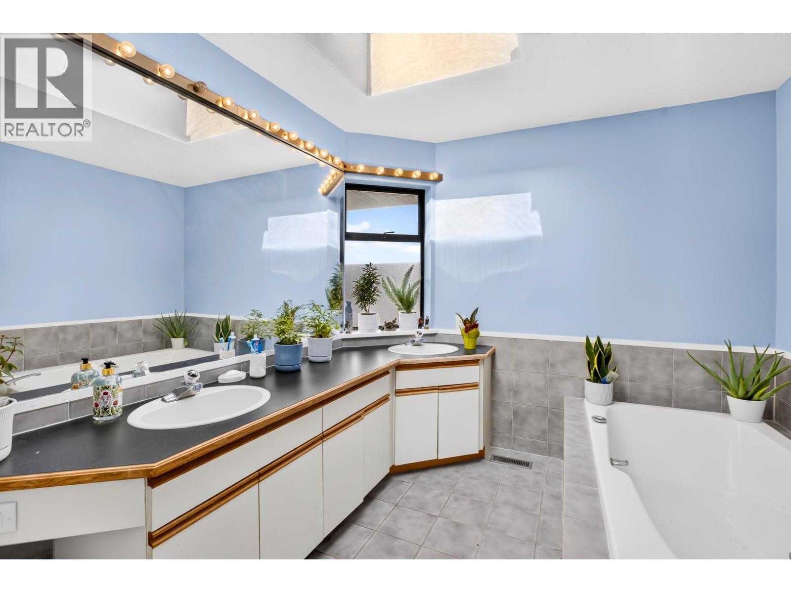 1112 ALDERSIDE ROAD