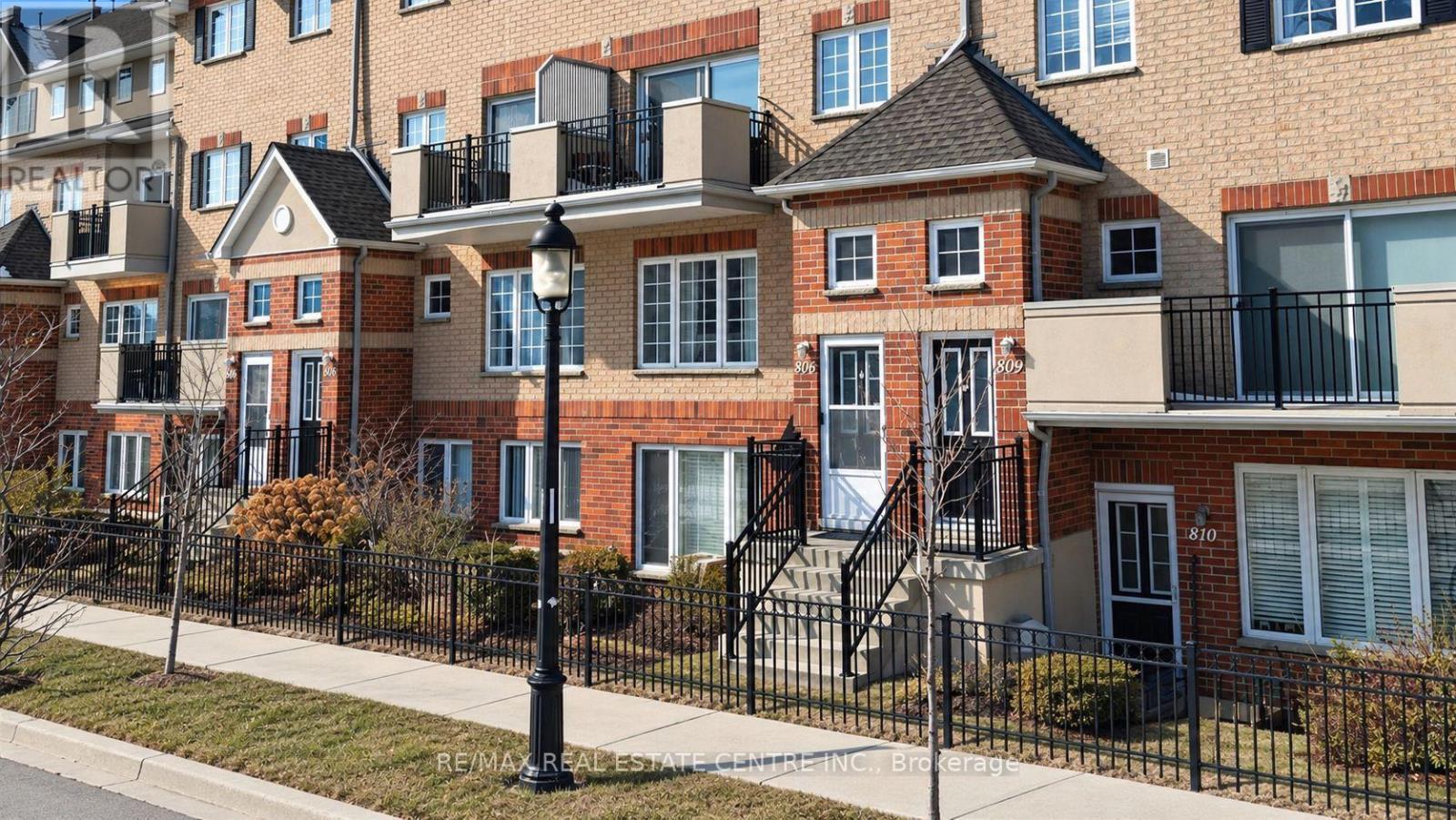 808 - 1400 The Esplanade N, Pickering, Ontario  L1V 6V2 - Photo 2 - E13606160