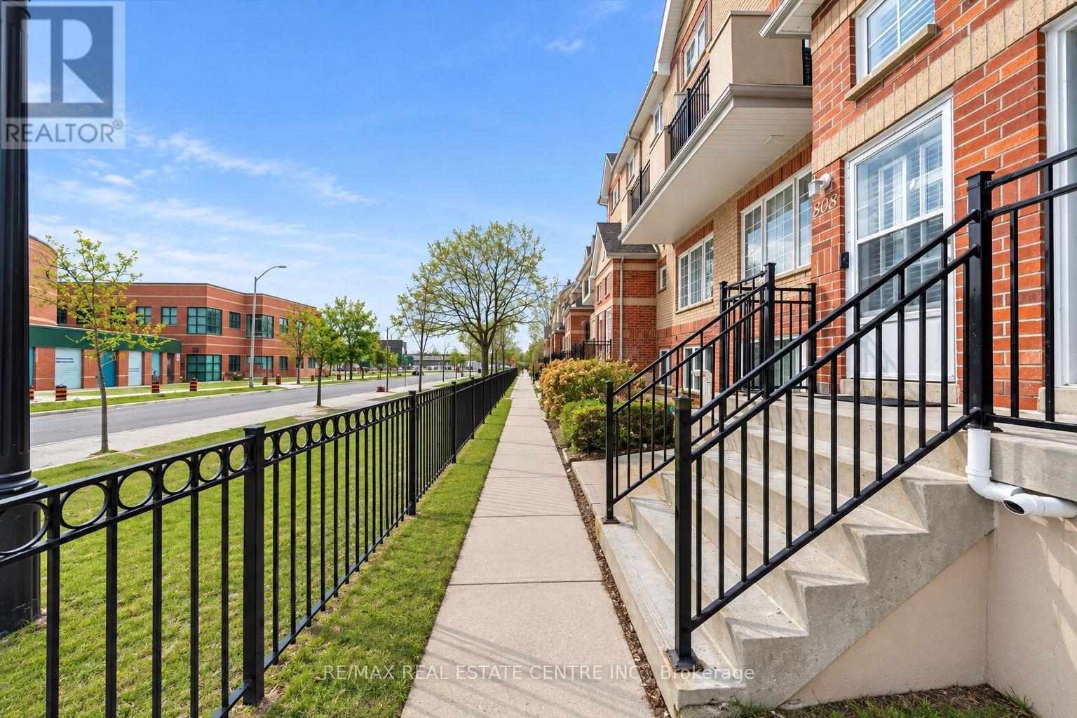 808 - 1400 The Esplanade N, Pickering, Ontario  L1V 6V2 - Photo 3 - E13606160