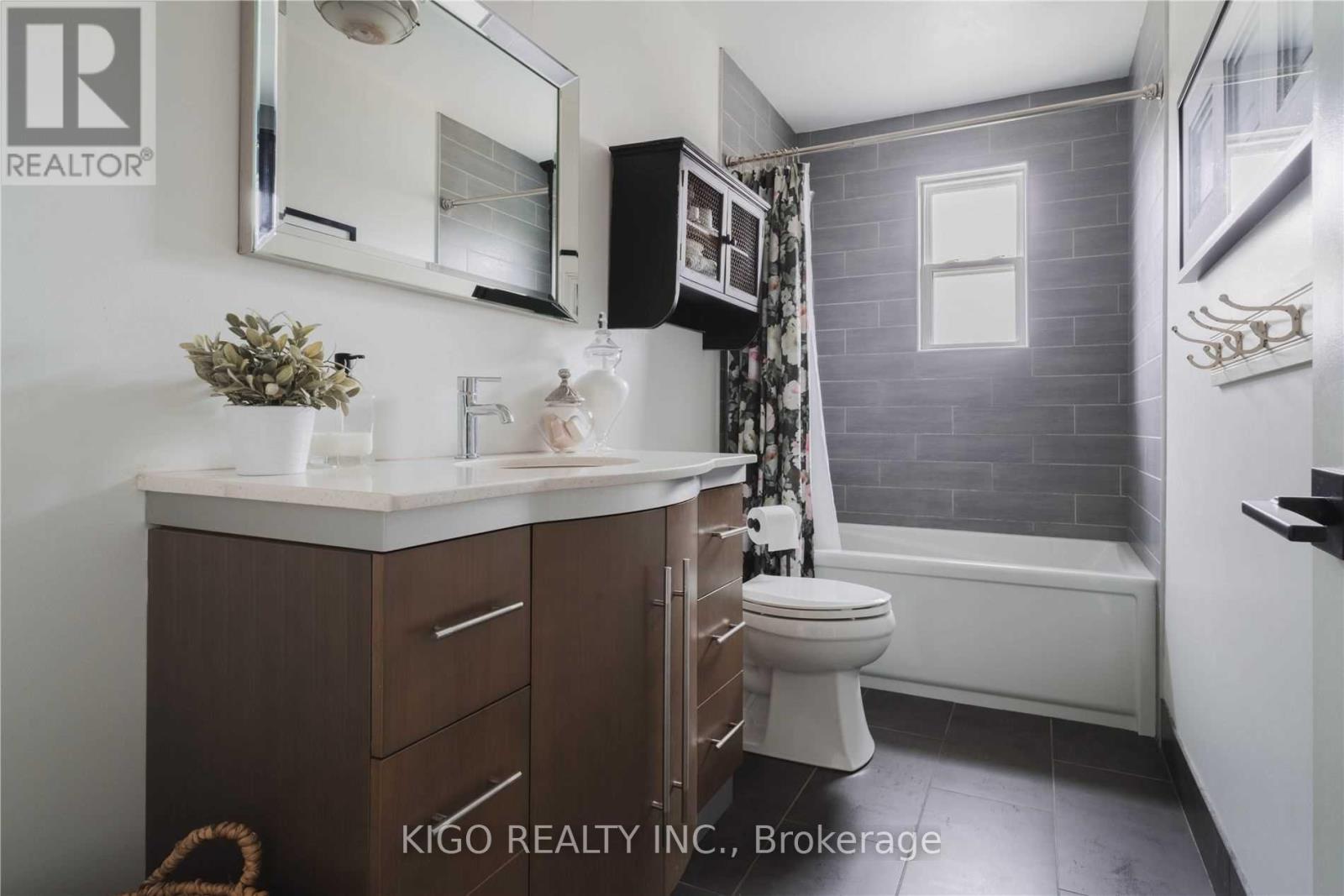 Upper - 1227 Homewood Drive, Burlington, Ontario  L7P 2M5 - Photo 14 - W14095292