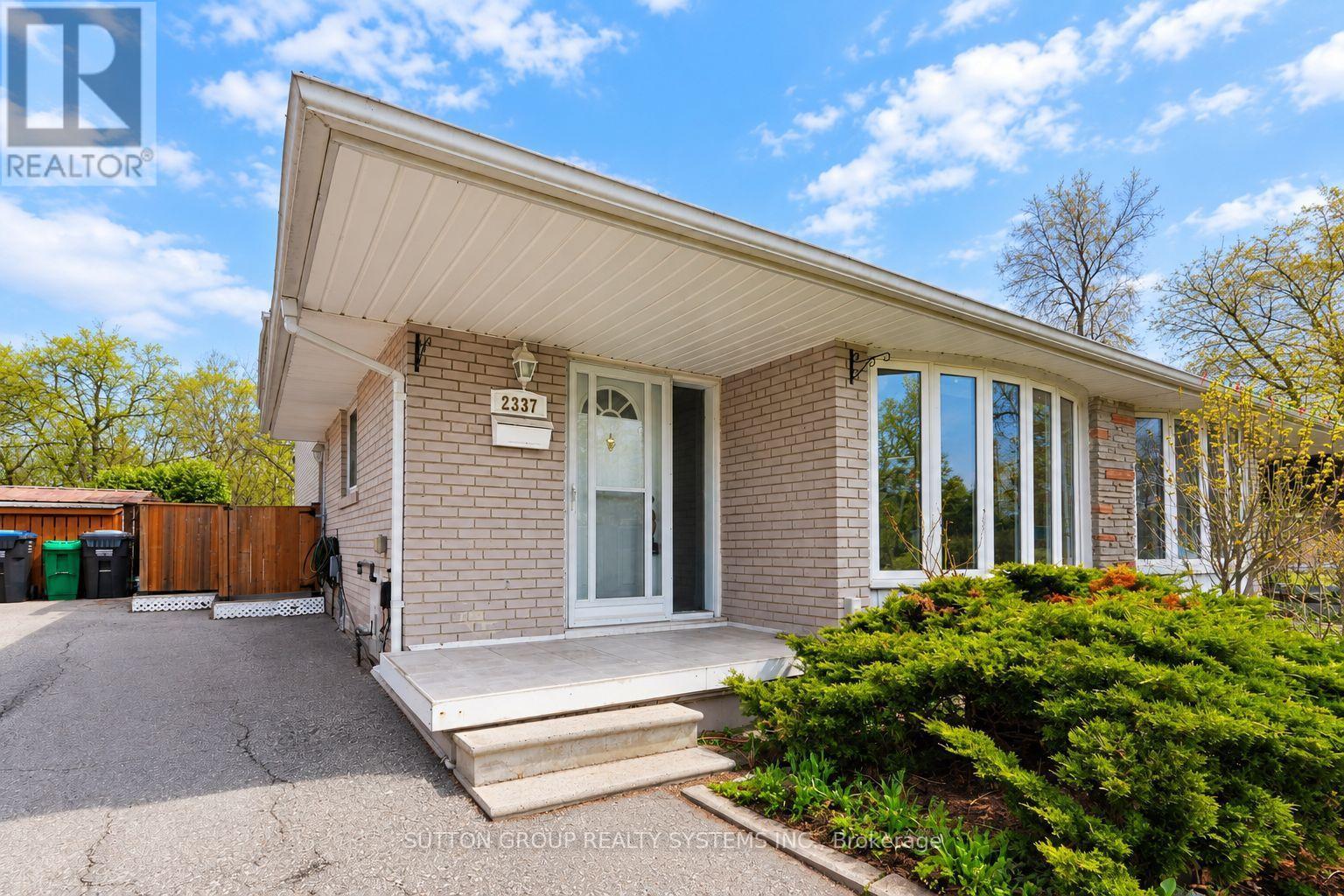 2337 Padstow Crescent, Mississauga, Ontario  L5J 2G2 - Photo 2 - W14089974